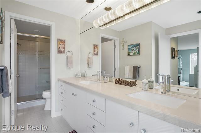 Builiding view twenty four for 2164 Bordeaux, West Bloomfield, MI. 48323