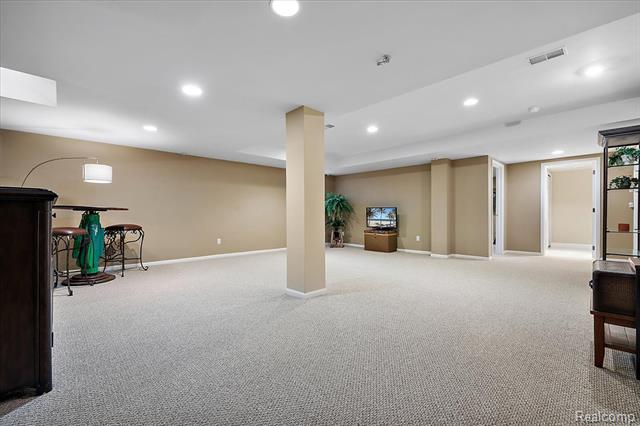 Builiding view forty one for 228 Four Seasons, Lake Orion, MI. 48360