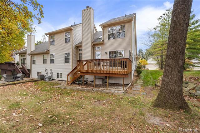 Builiding view four for 228 Four Seasons, Lake Orion, MI. 48360