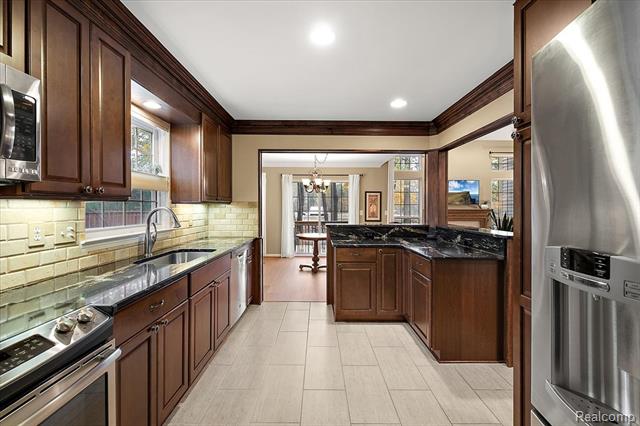 Builiding view nineteen for 228 Four Seasons, Lake Orion, MI. 48360