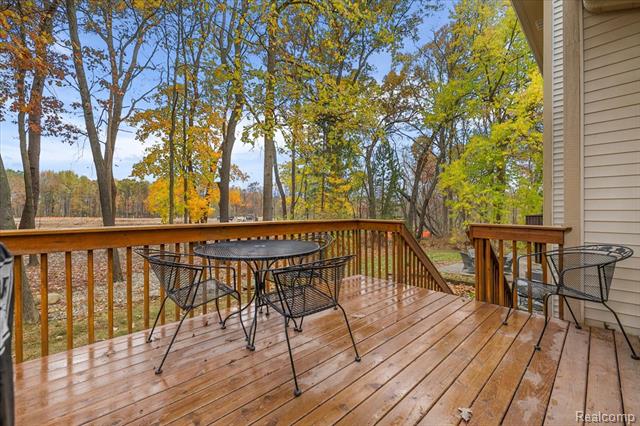 Builiding view six for 228 Four Seasons, Lake Orion, MI. 48360