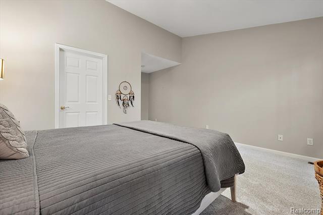 Builiding view thirty five for 228 Four Seasons, Lake Orion, MI. 48360