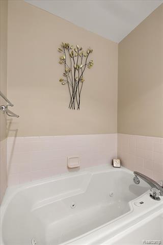 Builiding view twenty nine for 228 Four Seasons, Lake Orion, MI. 48360