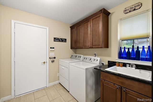 Builiding view twenty one for 228 Four Seasons, Lake Orion, MI. 48360