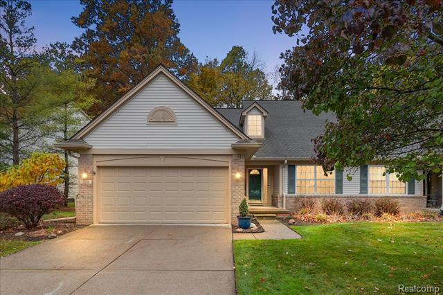 front view for 228 Four Seasons Dr, Lake Orion, Mi. 48360