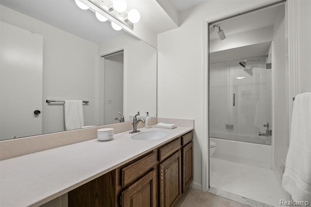 Builiding view eighteen for 4297 Wabeek Lake  S, Bloomfield Hills, MI. 48302