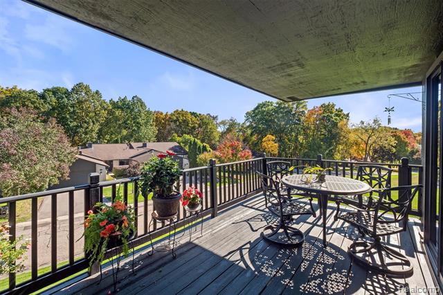Builiding view nineteen for 4297 Wabeek Lake  S, Bloomfield Hills, MI. 48302