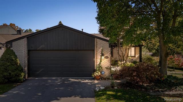 Builiding view twenty two for 4297 Wabeek Lake  S, Bloomfield Hills, MI. 48302