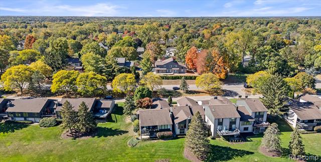 Builiding view twenty for 4297 Wabeek Lake  S, Bloomfield Hills, MI. 48302