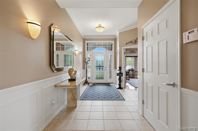 Builiding view one for 470 Delmar, Highland, MI. 48357