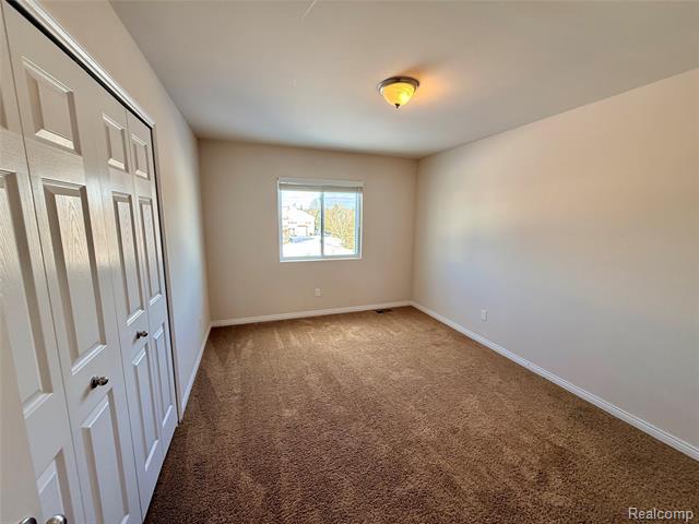 Builiding view seventeen for 327 Hidden River East, Holly, MI. 48442