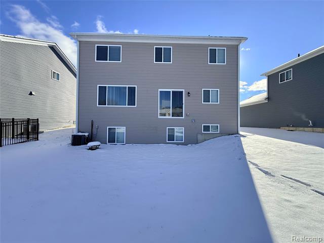 Builiding view twenty nine for 327 Hidden River East, Holly, MI. 48442