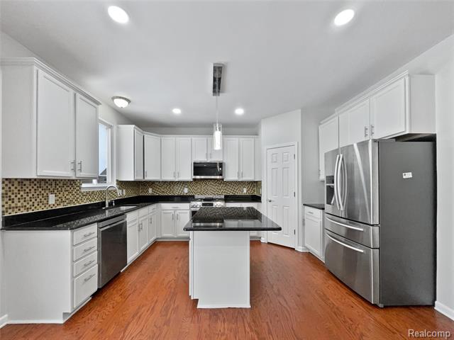 Builiding view one for 51109 Mayfair, Novi, MI. 48374