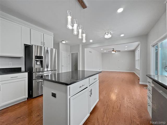 Builiding view seven for 51109 Mayfair, Novi, MI. 48374