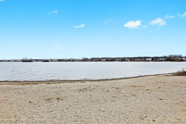 Builiding view twenty eight for 49944 Blackberry, Novi, MI. 48374