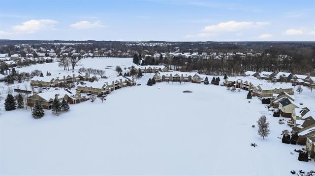 Builiding view eighteen for 28211 Oakmonte E, New Hudson, MI. 48165