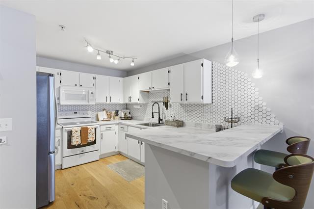 Builiding view six for 28211 Oakmonte E, New Hudson, MI. 48165