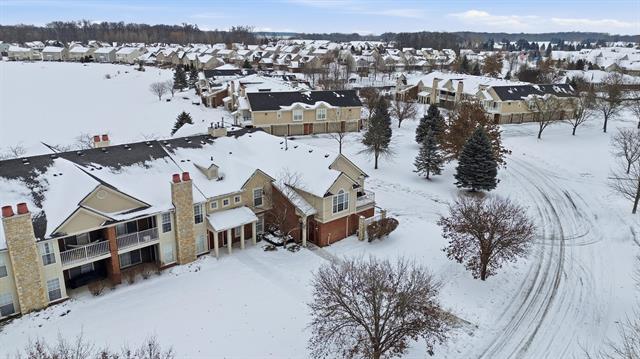 Builiding view sixteen for 28211 Oakmonte E, New Hudson, MI. 48165