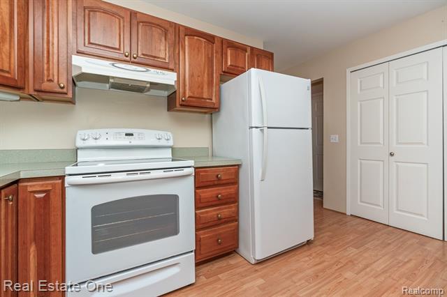 Builiding view seven for 1242 Kings Cove, Rochester, MI. 48306