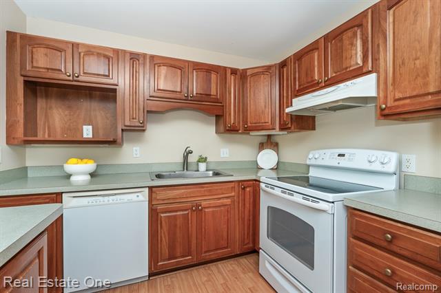 Builiding view six for 1242 Kings Cove, Rochester, MI. 48306