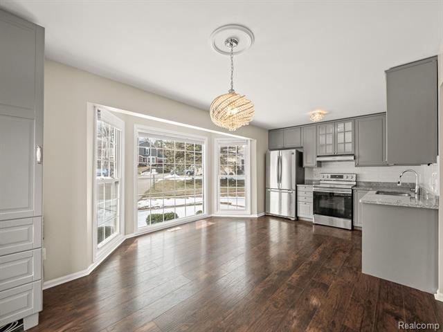 Builiding view eight for 1428 Crescent, Rochester, MI. 48306