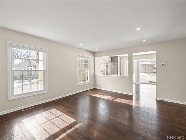 Builiding view four for 1428 Crescent, Rochester, MI. 48306