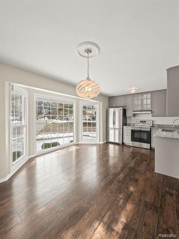 Builiding view nine for 1428 Crescent, Rochester, MI. 48306