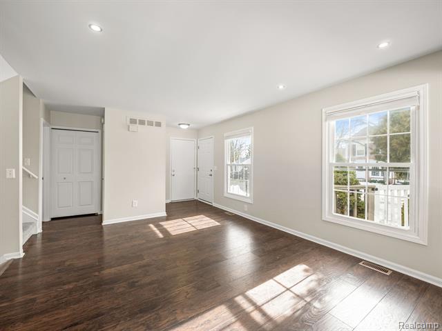 Builiding view seven for 1428 Crescent, Rochester, MI. 48306
