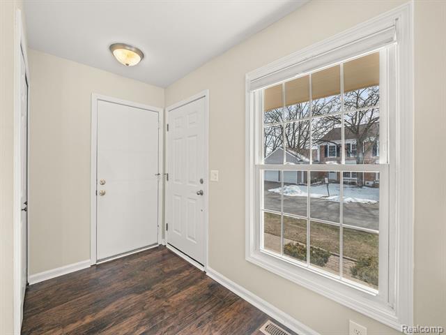 Builiding view three for 1428 Crescent, Rochester, MI. 48306