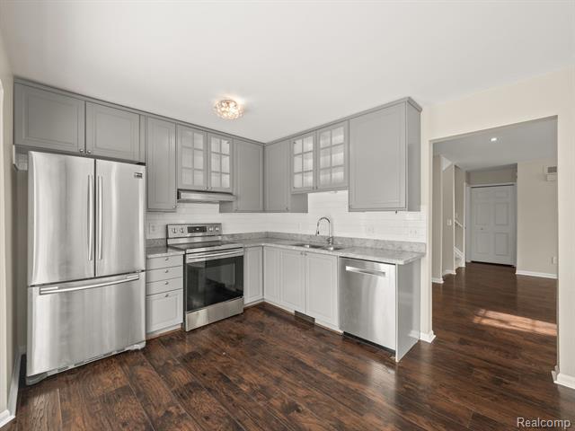Builiding view twelve for 1428 Crescent, Rochester, MI. 48306