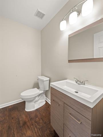 Builiding view twenty four for 1428 Crescent, Rochester, MI. 48306