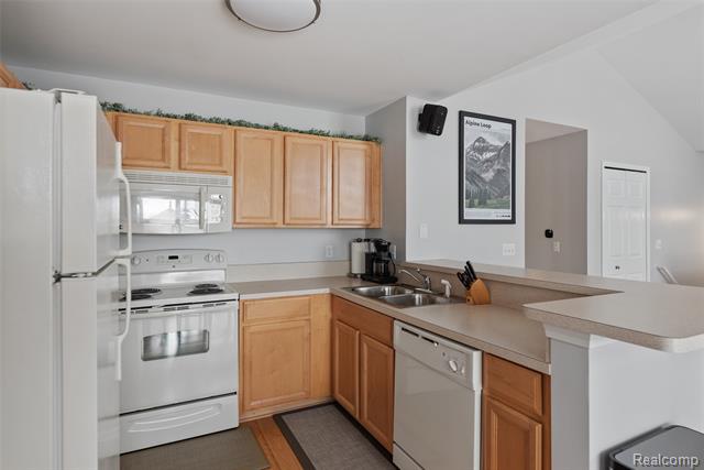 Builiding view eight for 30210 Chesapeake, Walled Lake, MI. 48390