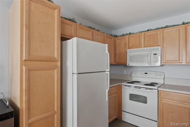 Builiding view nine for 30210 Chesapeake, Walled Lake, MI. 48390