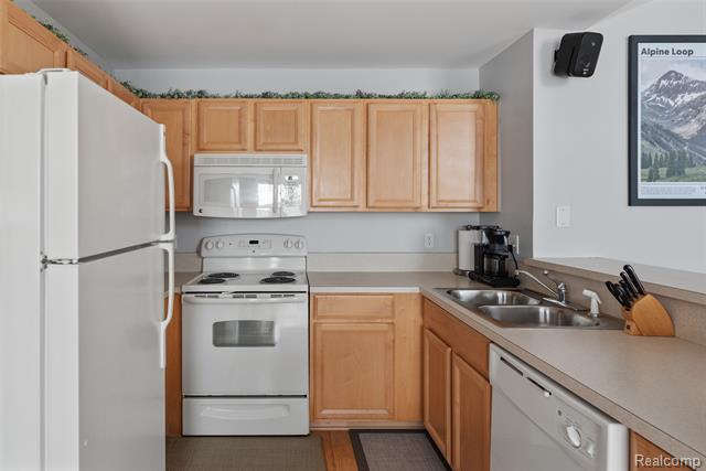 Builiding view ten for 30210 Chesapeake, Walled Lake, MI. 48390