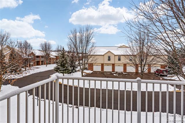 Builiding view twenty for 30210 Chesapeake, Walled Lake, MI. 48390