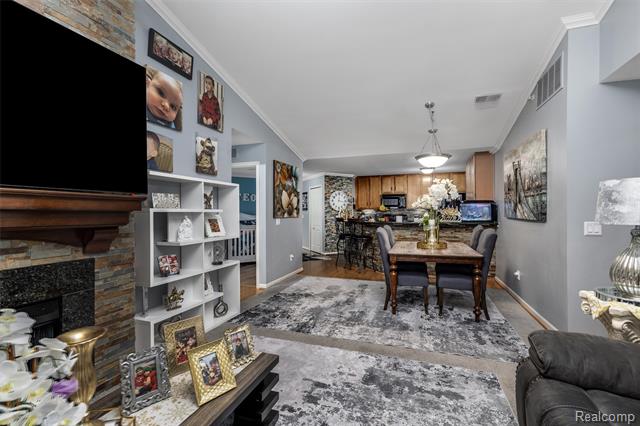 Builiding view eight for 340 N Wixom, Wixom, MI. 48393