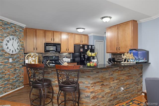 Builiding view nine for 340 N Wixom, Wixom, MI. 48393