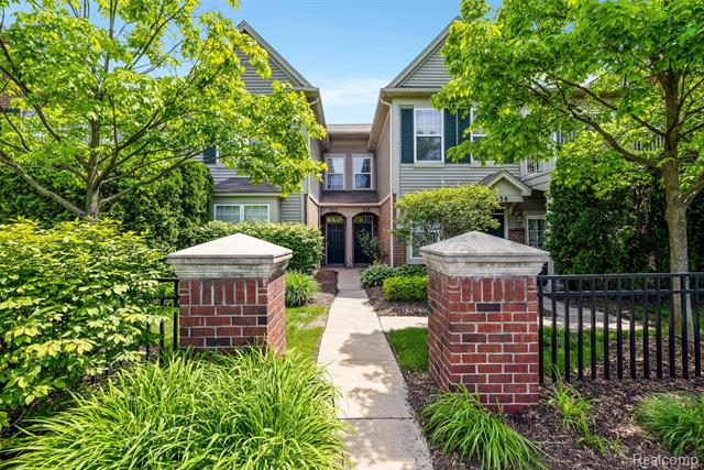 Builiding view one for 340 N Wixom, Wixom, MI. 48393