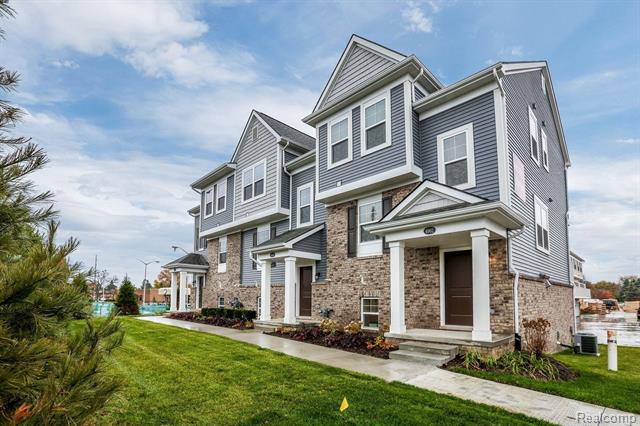 front view for 4959 Treeside Ln, Troy, Mi. 48098