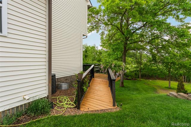 Builiding view fifty one for 613 Olivia, Milford, MI. 48381