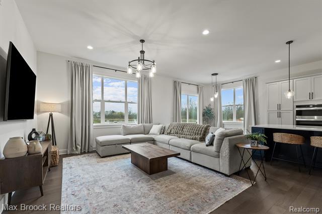 Builiding view eleven for 5526 Helmsdale, West Bloomfield, MI. 48322