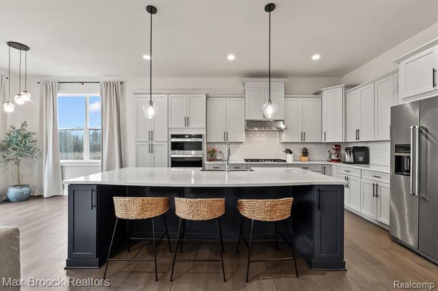 Builiding view five for 5526 Helmsdale, West Bloomfield, MI. 48322