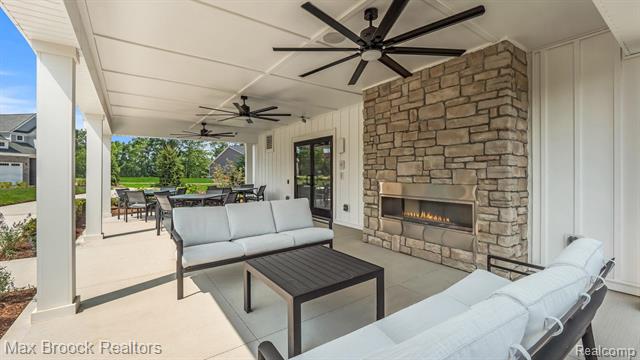 Builiding view forty nine for 5526 Helmsdale, West Bloomfield, MI. 48322