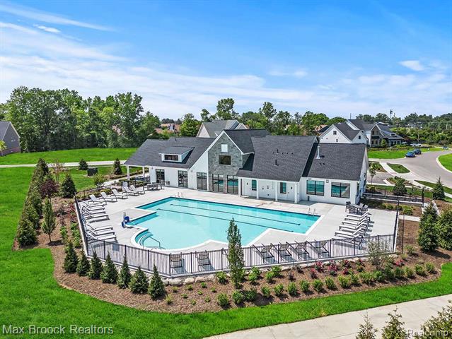 Builiding view forty one for 5526 Helmsdale, West Bloomfield, MI. 48322