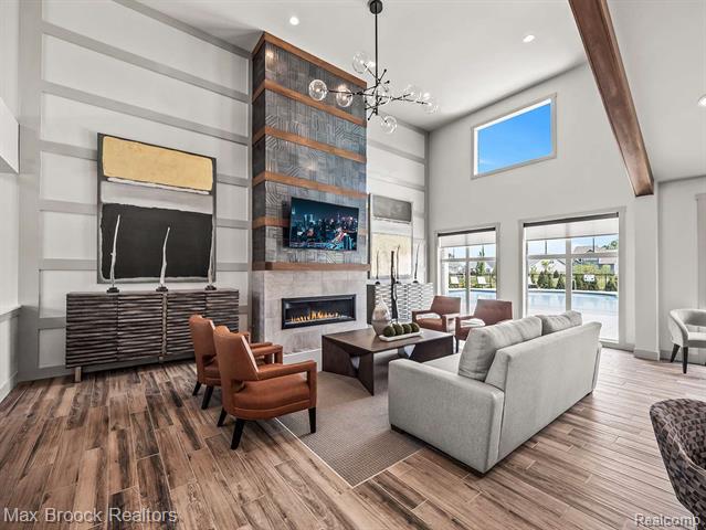 Builiding view forty six for 5526 Helmsdale, West Bloomfield, MI. 48322