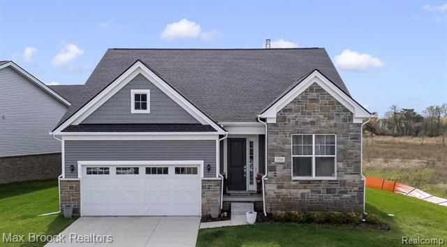 Builiding view one for 5526 Helmsdale, West Bloomfield, MI. 48322