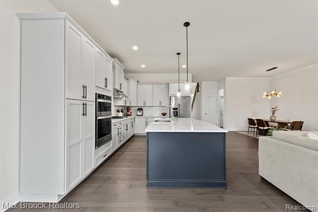 Builiding view seven for 5526 Helmsdale, West Bloomfield, MI. 48322