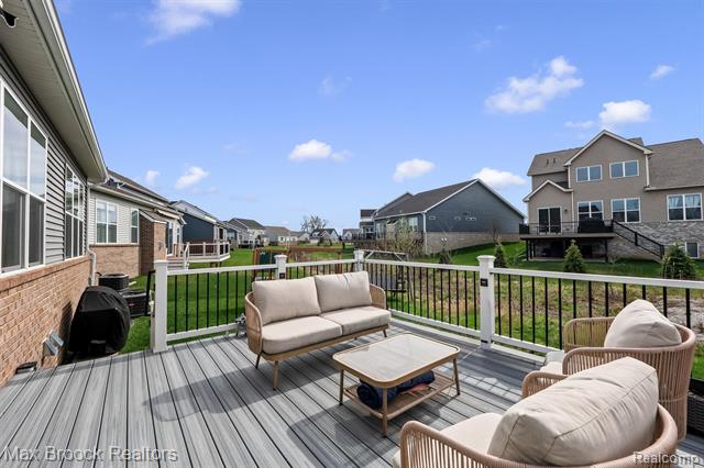 Builiding view thirty nine for 5526 Helmsdale, West Bloomfield, MI. 48322