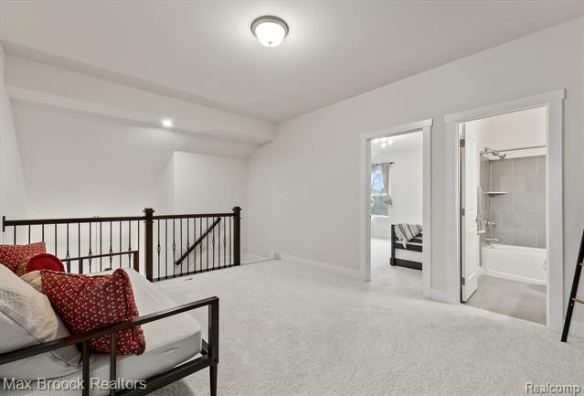 Builiding view thirty two for 5526 Helmsdale, West Bloomfield, MI. 48322