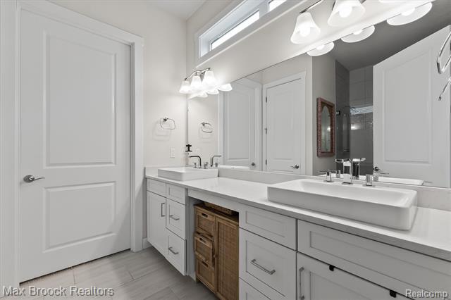 Builiding view twenty four for 5526 Helmsdale, West Bloomfield, MI. 48322